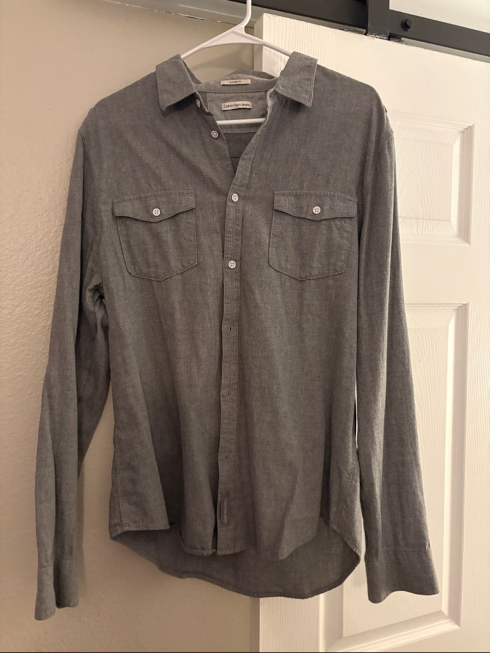 Calvin Klein Jeans Men's Gray Button-Down Shirt - Size Large